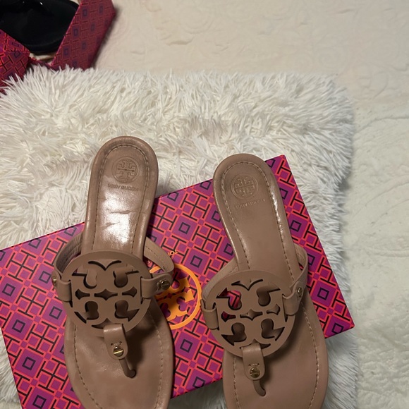 Tory Burch Miller Patent calf Black And Light Make Up - Picture 3 of 5